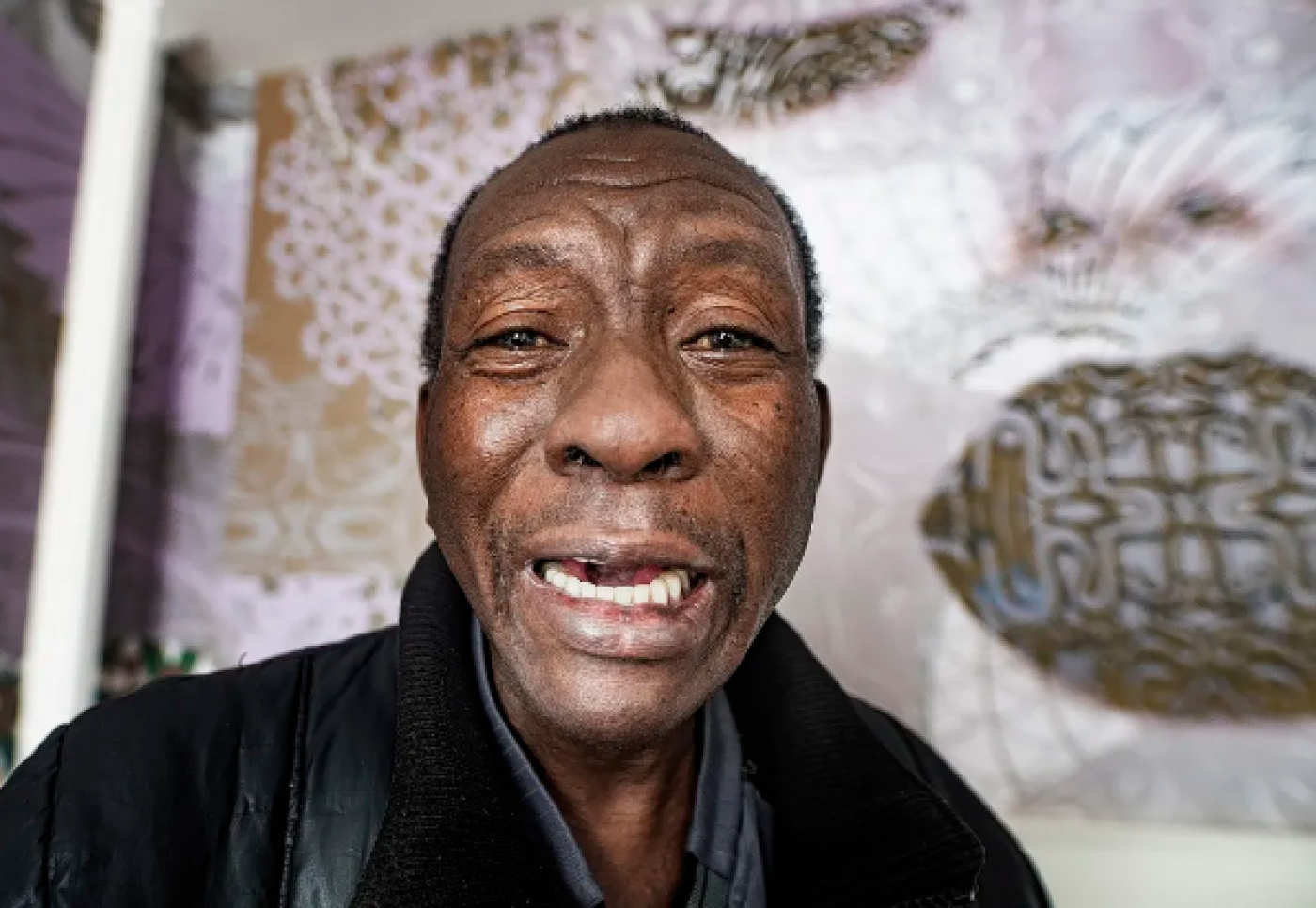 2024 afbeelding fototentoonstelling ongedocumenteerde ouderen 4.png 2024 afbeelding fototentoonstelling ongedocumenteerde ouderen 4.png