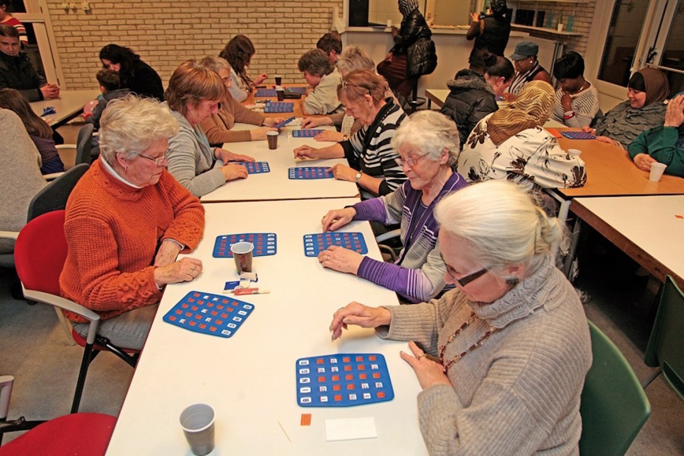 vrouwen spelen bingo_foto aangepast.jpg